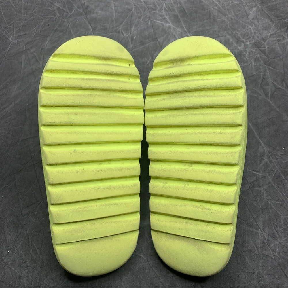 Adidas Yeezy Slides “Glow Green” - Picture 4 of 8